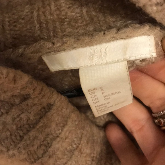 Super comfy oversized fit h&m tan sweater - Picture 3 of 3
